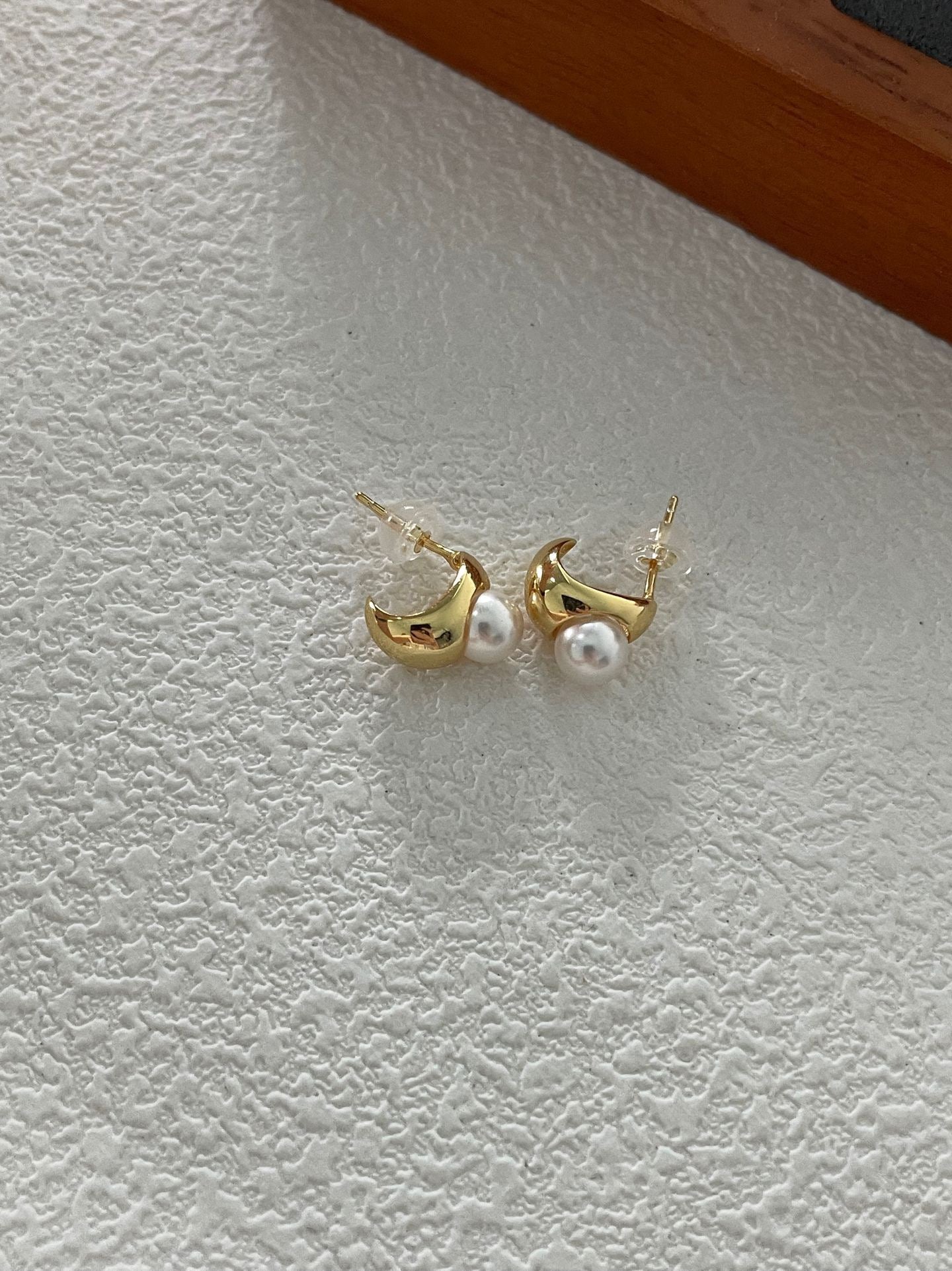 Solis Pearl Studs