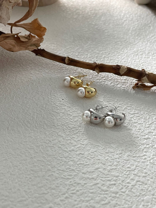 Solis Pearl Studs