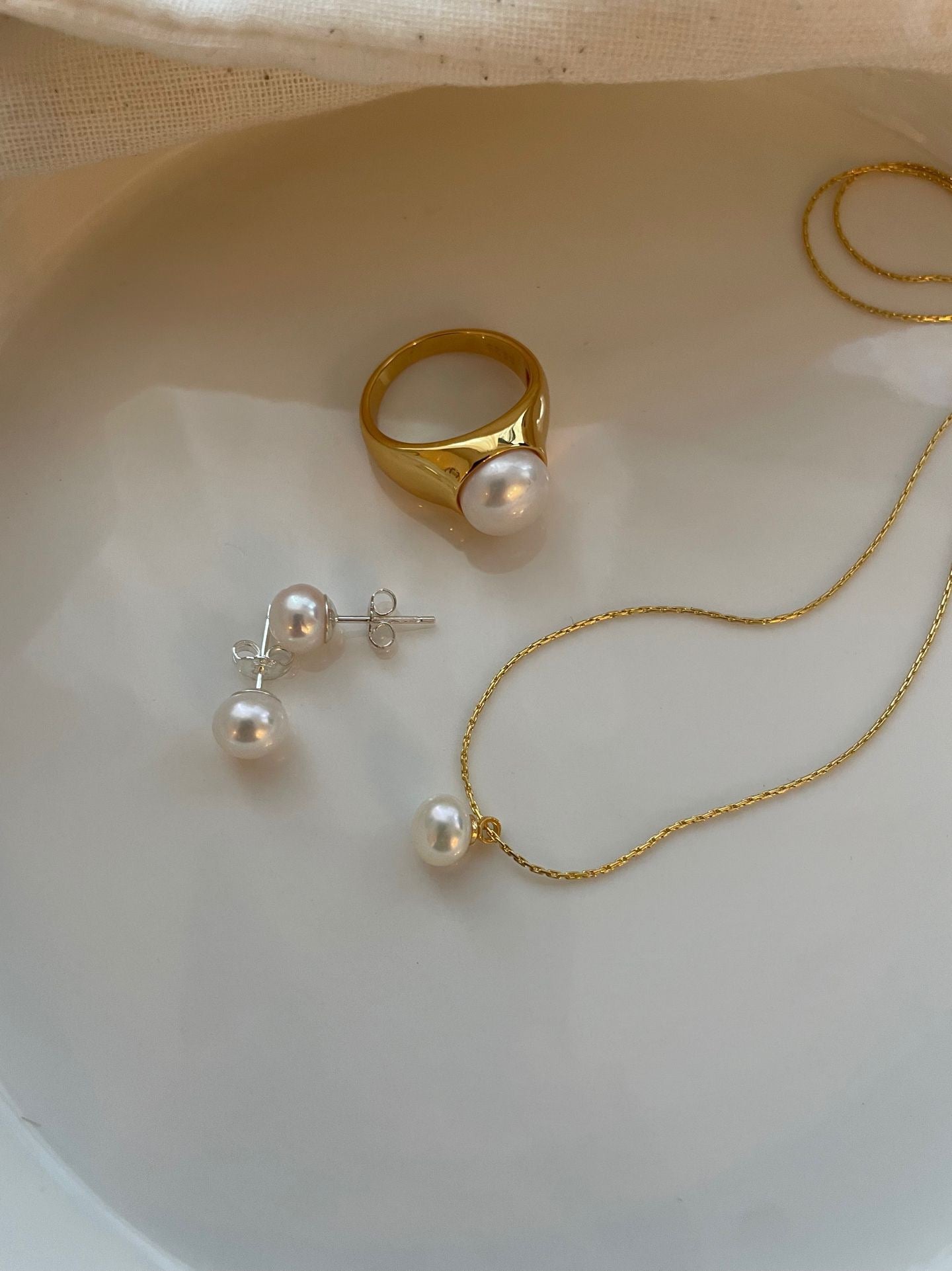 Cuddly Bubble Round Pearl Necklace