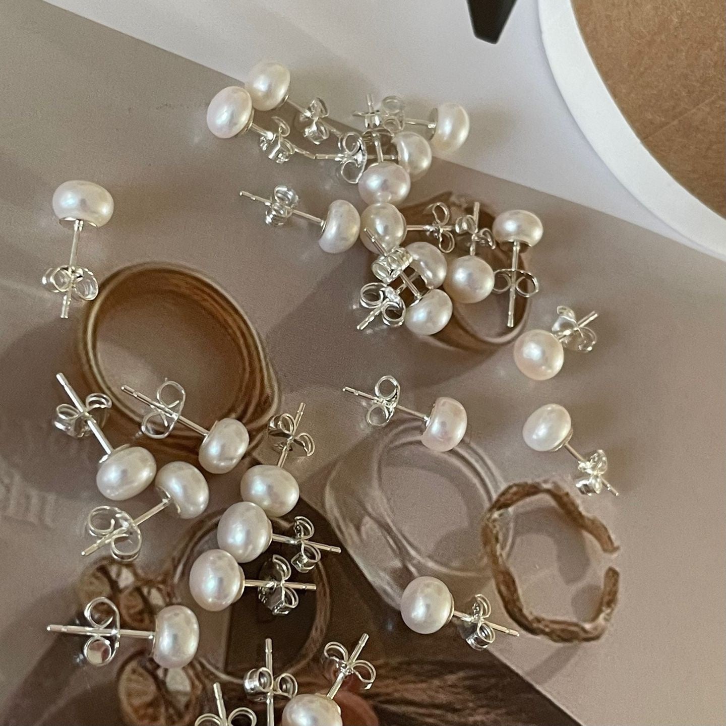 Cuddly Bubble Round Pearl Earring