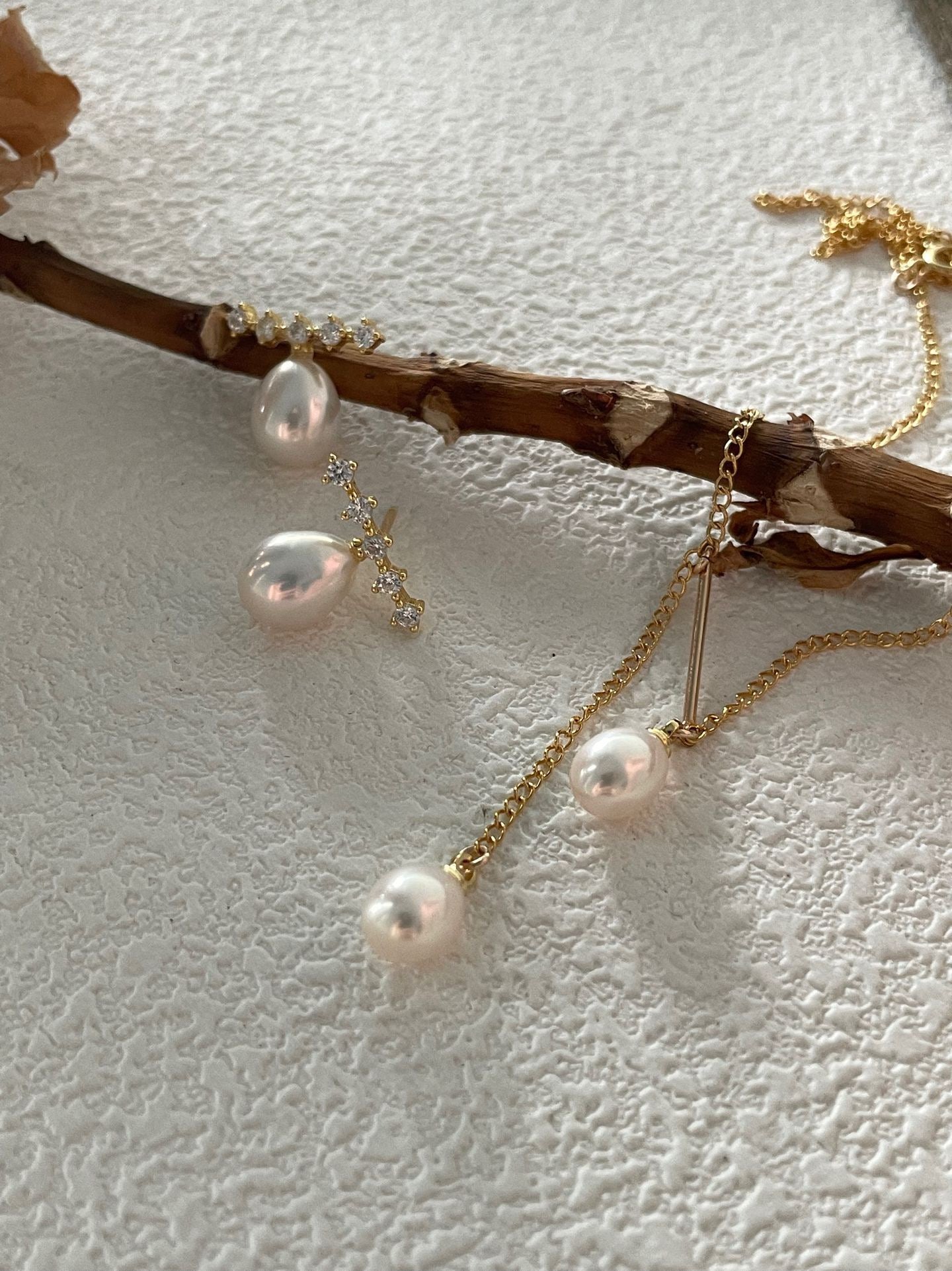 Radiant Line Pearl Studs