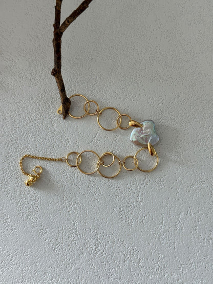 Golden Orbit Heart Bracelet